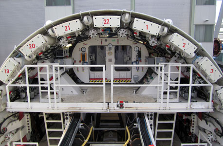 Twin cell airlock in top part of shield