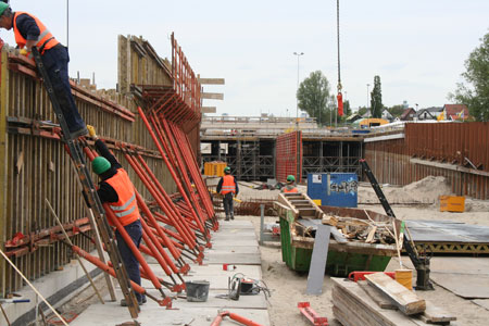 Formwork and reinforcement installation for the cut-and-cover construction within the permanent sheet piles