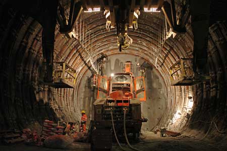 Sliding arch support in drill+blast work